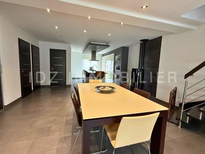 Maison traditionnelle - 144 m² - 6 pièces