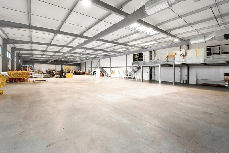 Local d'activités - 2 618 m²
