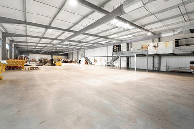Local d'activités - 2 618 m²
