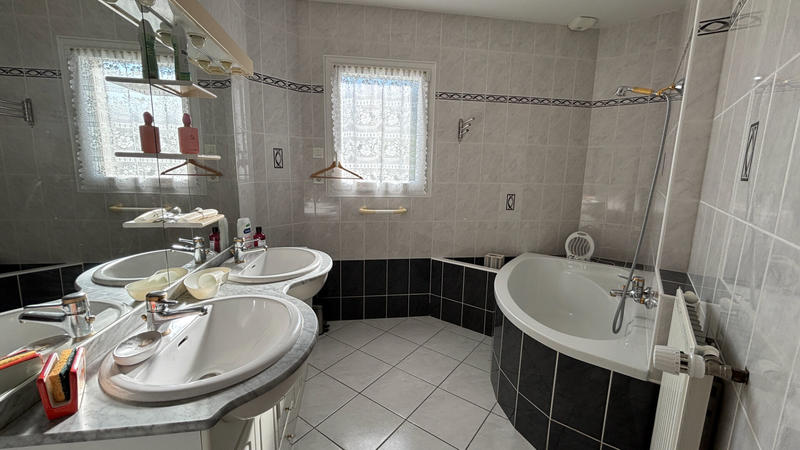 Maison - 158 m² - 6 pièces