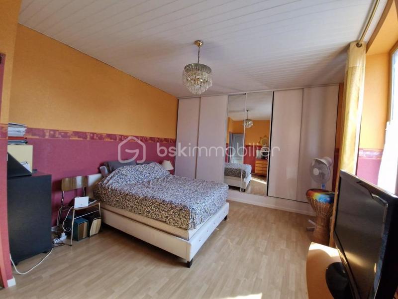 Maison - 185 m² - 9 pièces