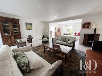 Maison - 240 m² - 10 pièces