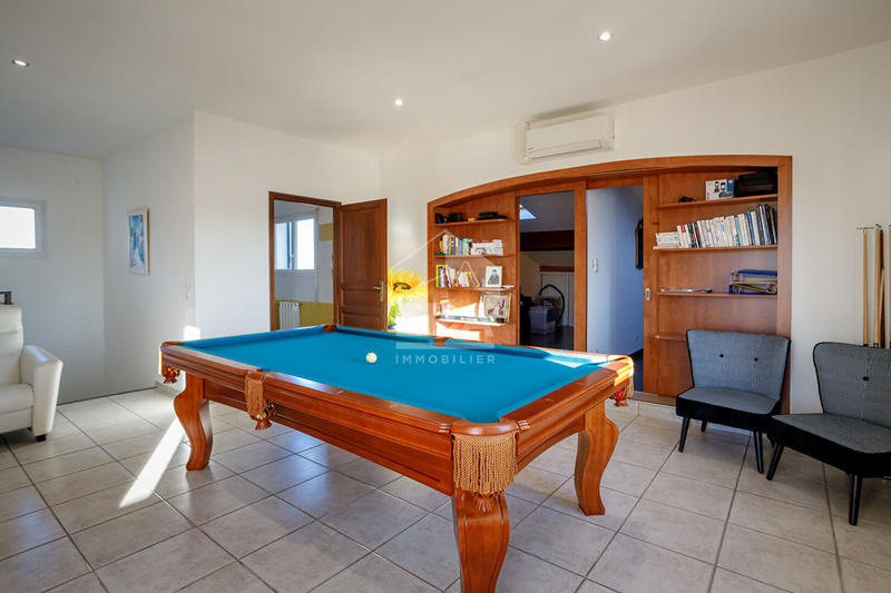 Maison - 241 m² - 7 pièces