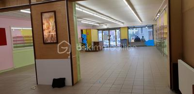 Bureau - 124 m² - 1 pièce