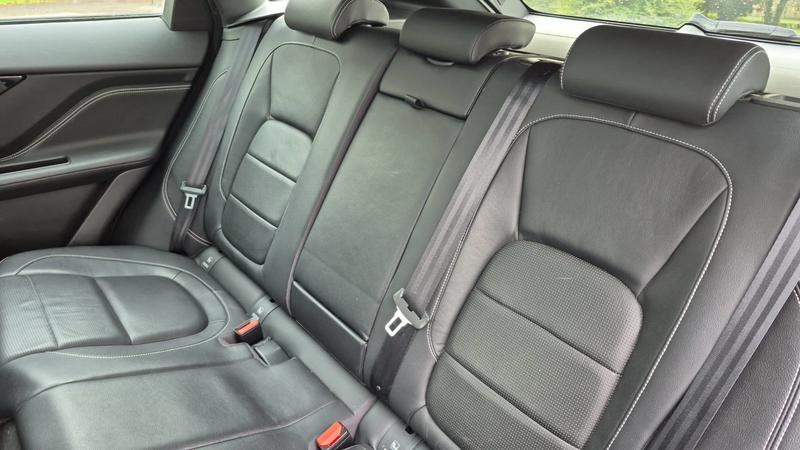 Jaguar F-Pace 2.0 d 180 Awd Bva8 R-Sport - Toit ouvrant