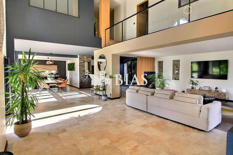 Maison - 272 m² - 7 pièces