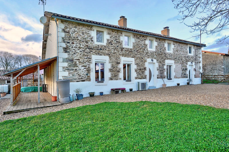 Maison - 234 m² - 7 pièces