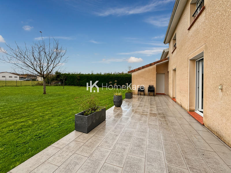 Maison - 180 m² - 9 pièces