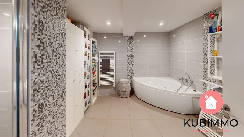 Maison - 230 m² - 9 pièces