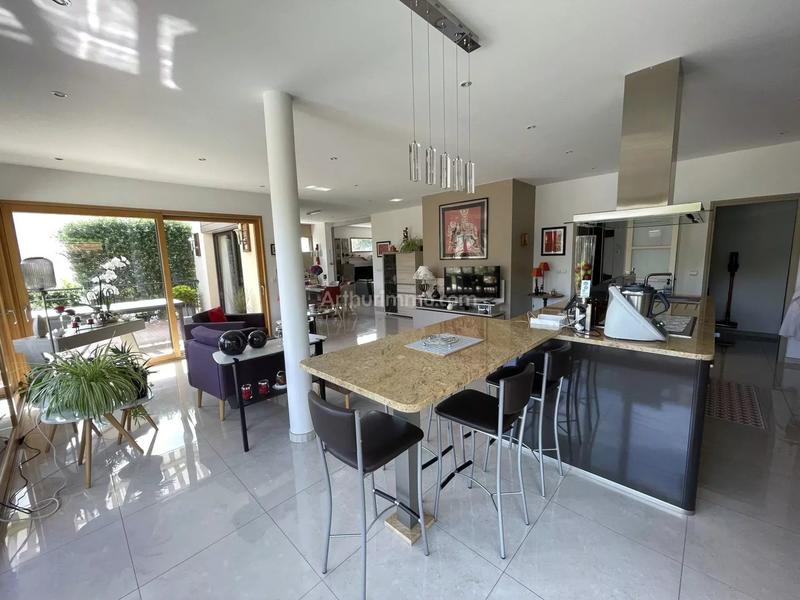 Maison - 197 m² - 7 pièces