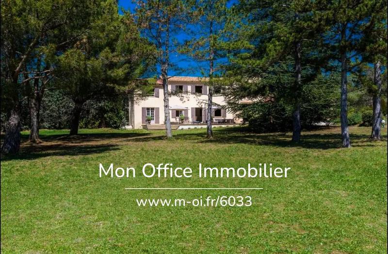 Propriété - 305 m² - 7 pièces