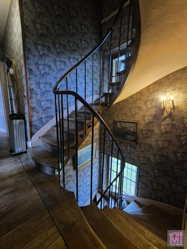 Maison - 264 m² - 12 pièces