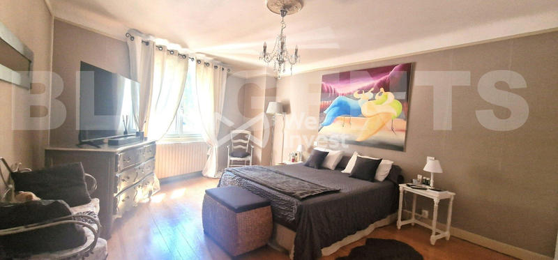 Maison - 220 m² - 7 pièces