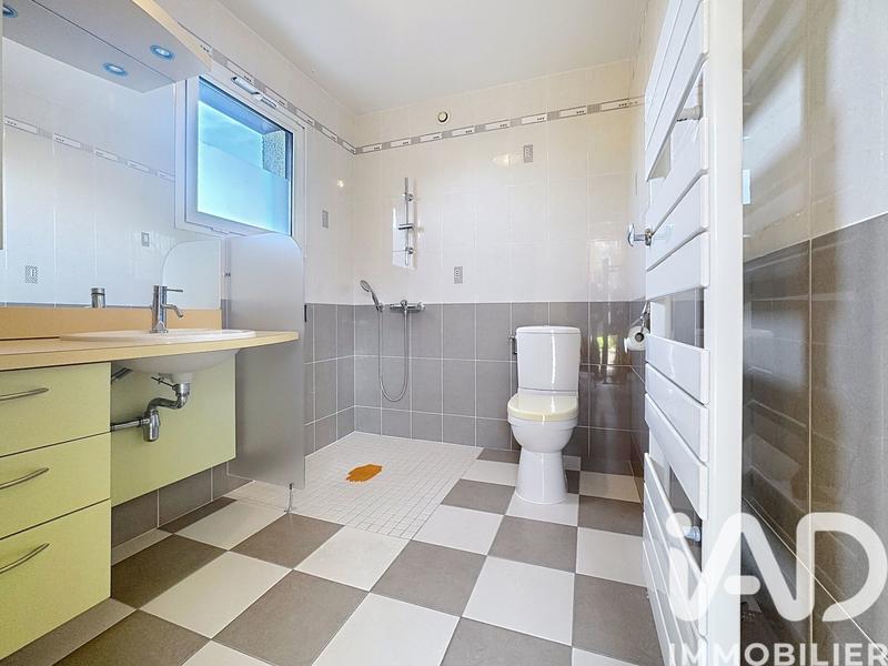 Maison - 210 m² - 10 pièces