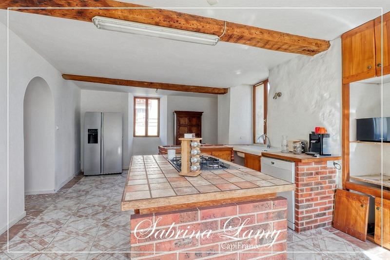 Maison - 210 m² - 7 pièces