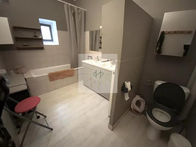 Maison - 200 m² - 8 pièces