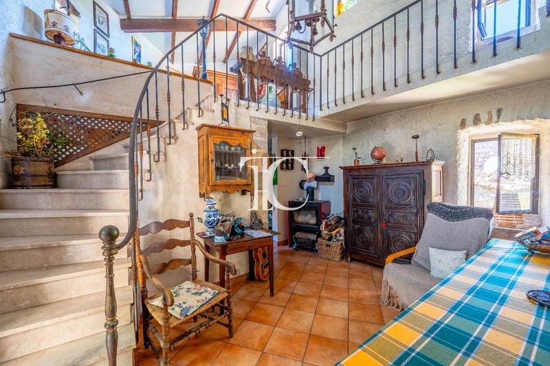 Maison - 225 m² - 9 pièces