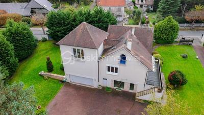 Maison traditionnelle - 222 m² - 6 pièces