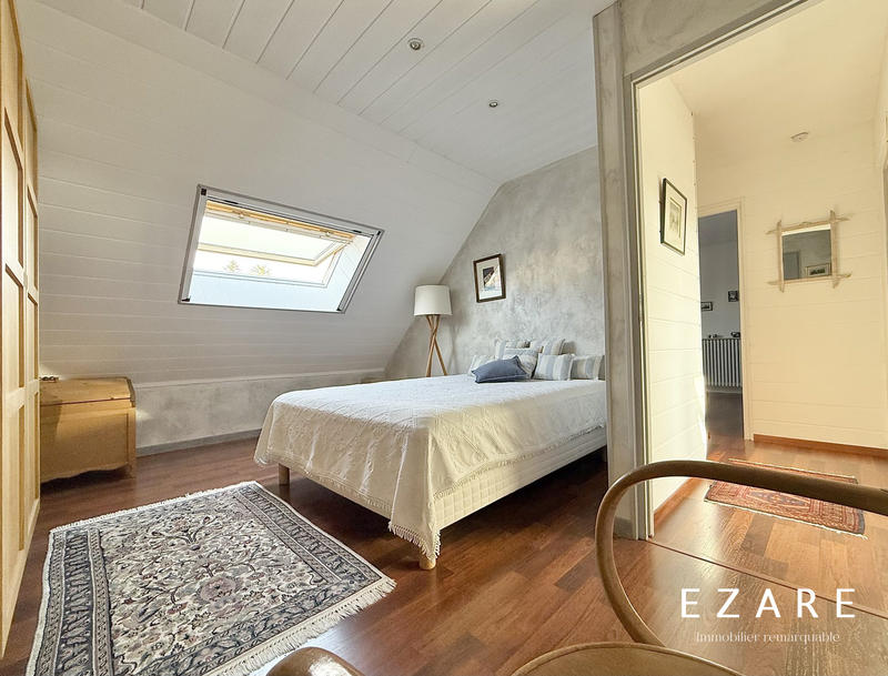 Maison - 230 m² - 8 pièces