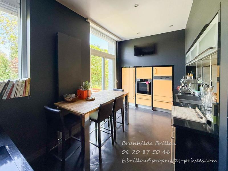 Maison - 215 m² - 9 pièces