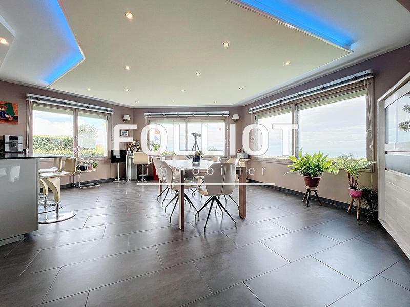 Maison - 215 m² - 10 pièces