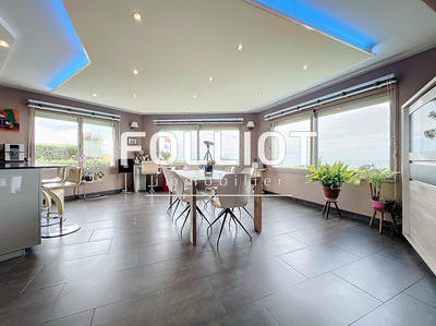 Maison - 215 m² - 10 pièces