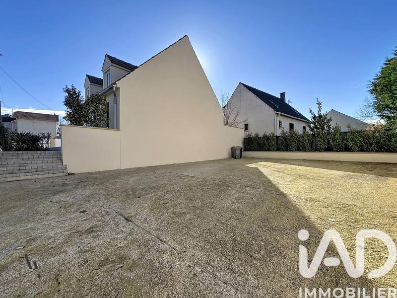 Maison - 181 m² - 9 pièces