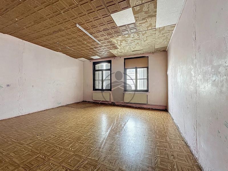 Magasins - 280 m² - 10 pièces