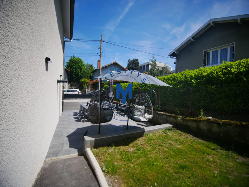 Maison - 140 m² - 8 pièces