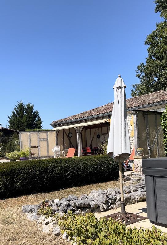 Maison - 221 m² - 6 pièces