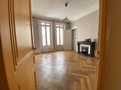 Appartement - 84 m² - 3 pièces