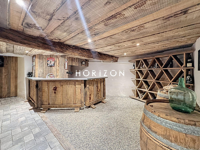 Maison ancienne - 204 m² - 8 pièces