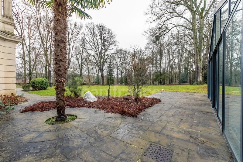 Propriété - 750 m² - 15 pièces