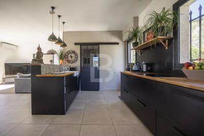 Appartement - 170 m² - 6 pièces