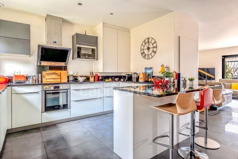 Maison - 214 m² - 8 pièces