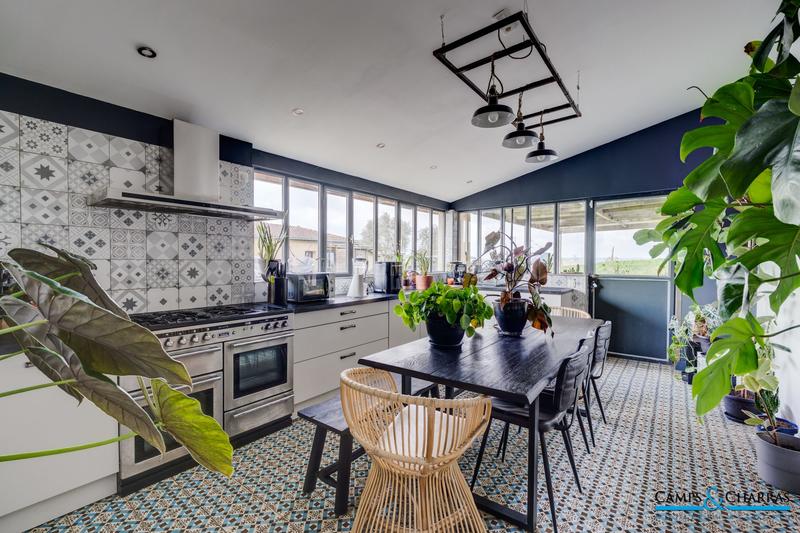 Maison - 211 m² - 7 pièces