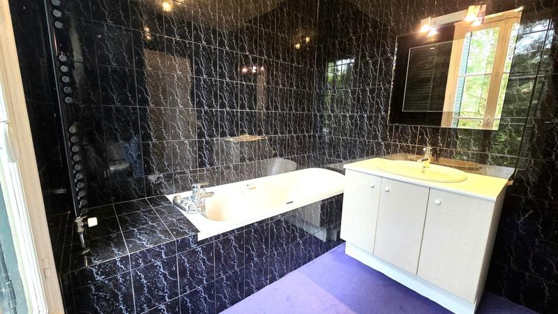 Maison - 384 m² - 11 pièces