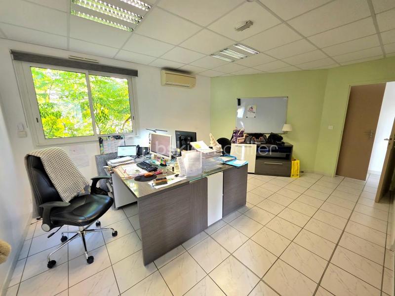 Bureau - 261 m² - 9 pièces