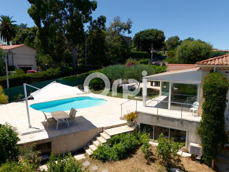 Villa - 253 m² - 6 pièces