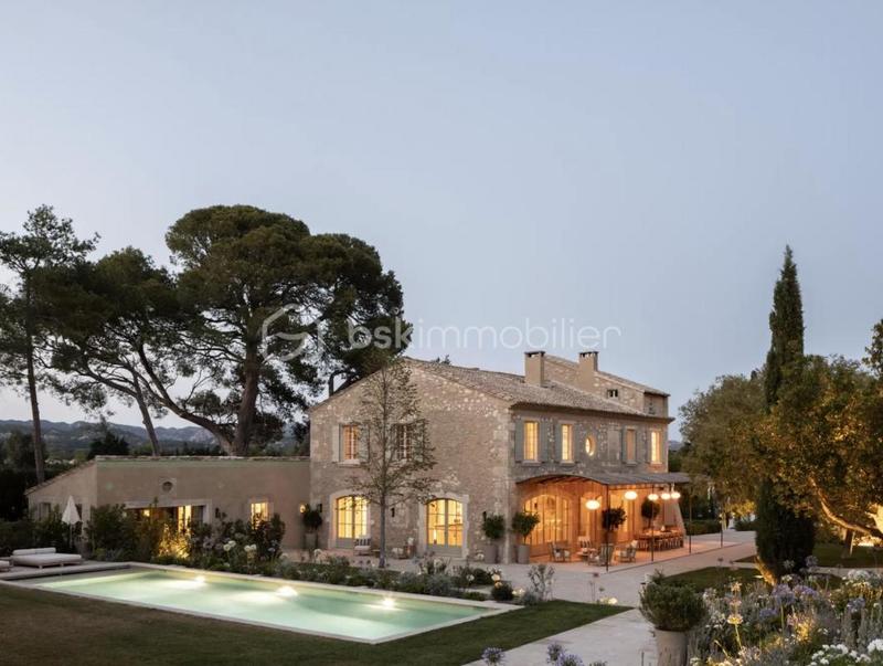 Maison - 350 m² - 8 pièces