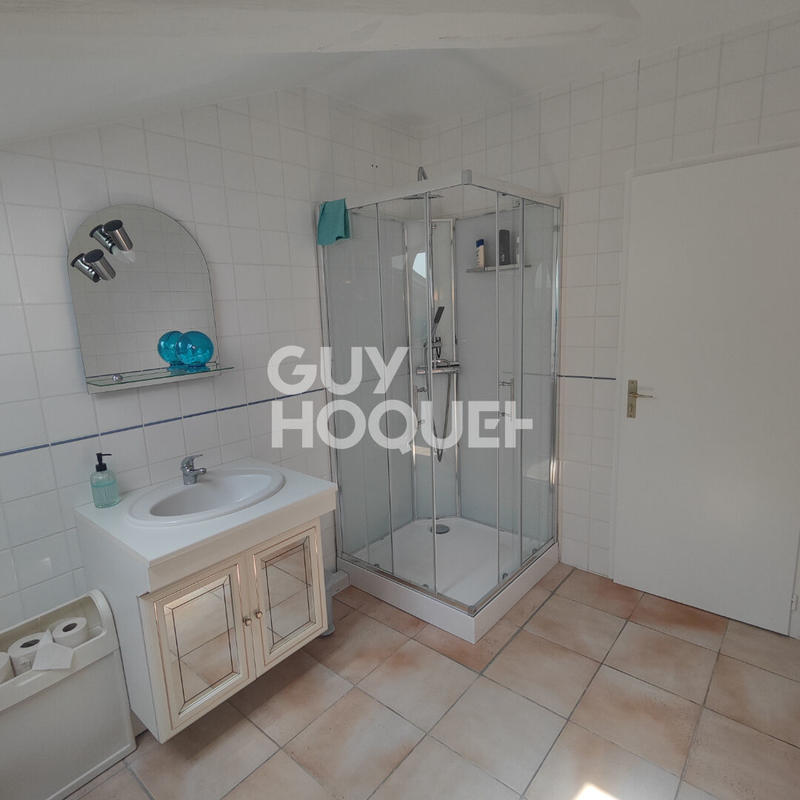 Maison - 210 m² - 215 pièces