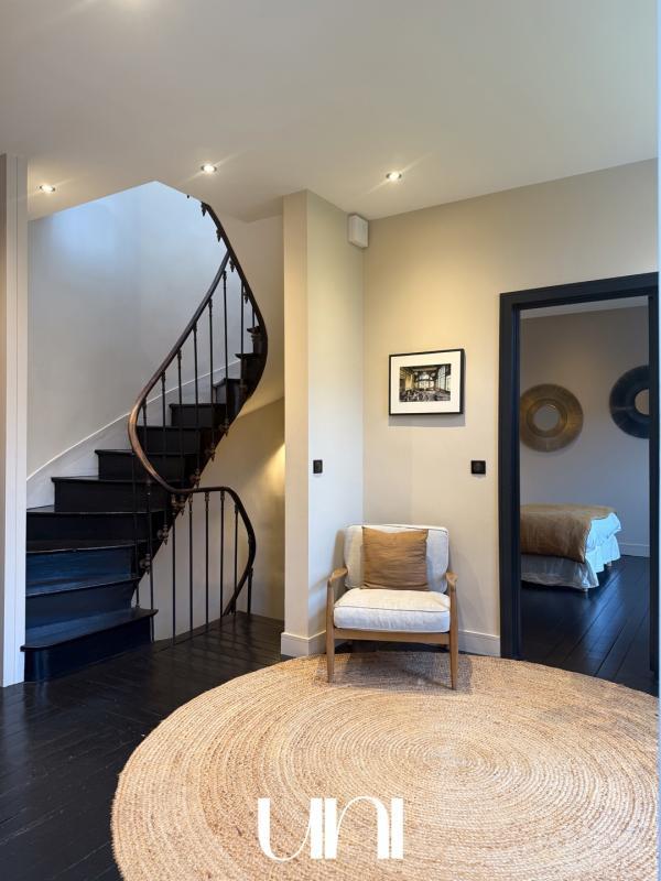 Maison - 230 m² - 6 pièces