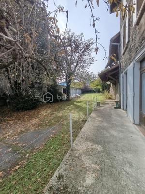 Maison de village - 303 m² - 11 pièces