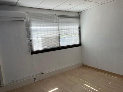 Local commercial - 125 m² - 4 pièces