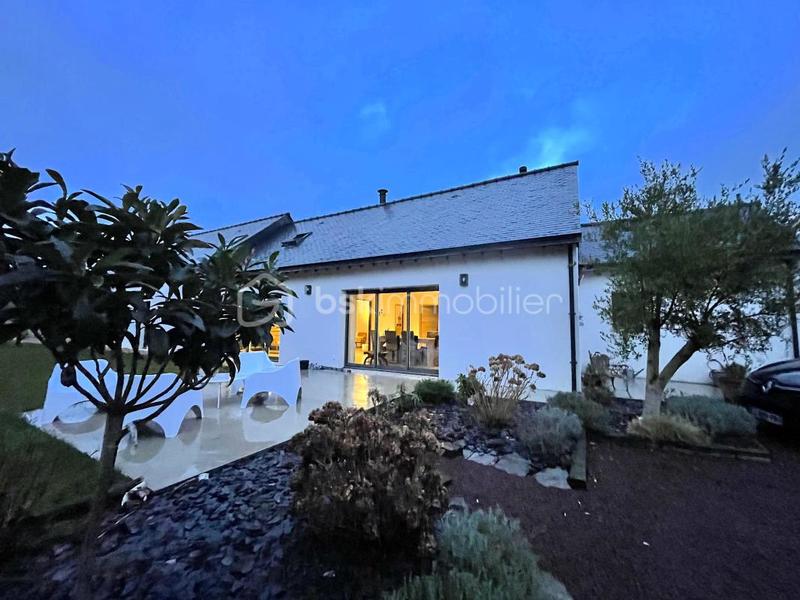 Maison - 167 m² - 9 pièces