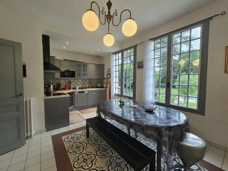 Demeure - 290 m² - 9 pièces