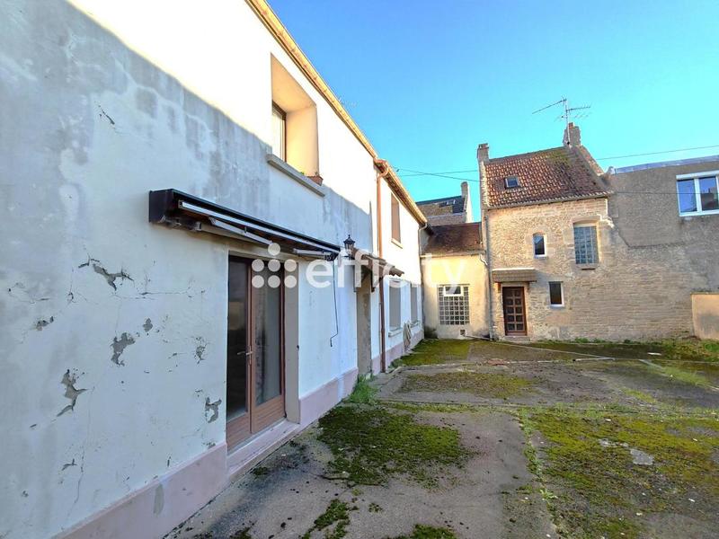 Maison - 310 m² - 12 pièces