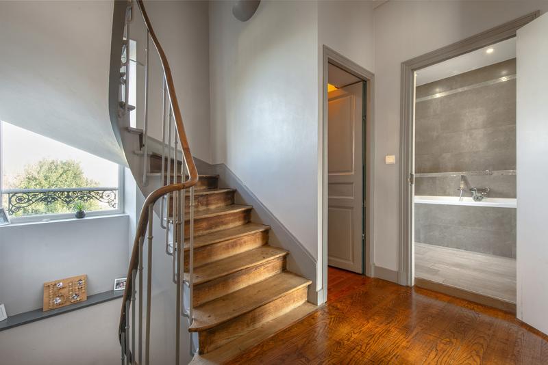 Maison - 210 m² - 8 pièces