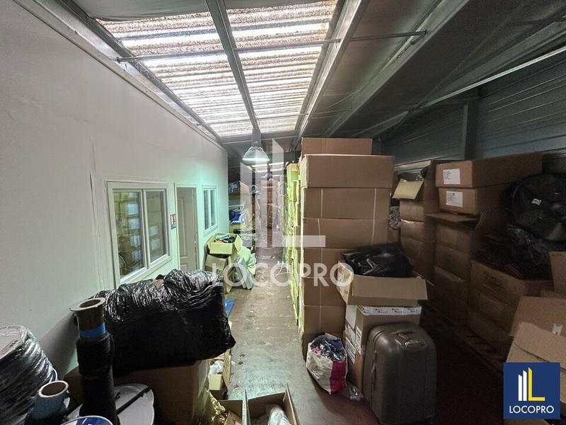 Local d'activité / Entrepôt - 900 m²