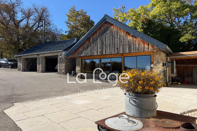 Maison - 6 360 m² - 10 pièces